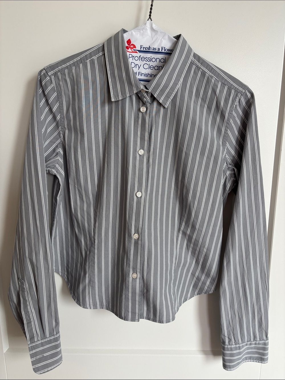 GAP Women’s Cropped Gray and White Striped Dress Shirt